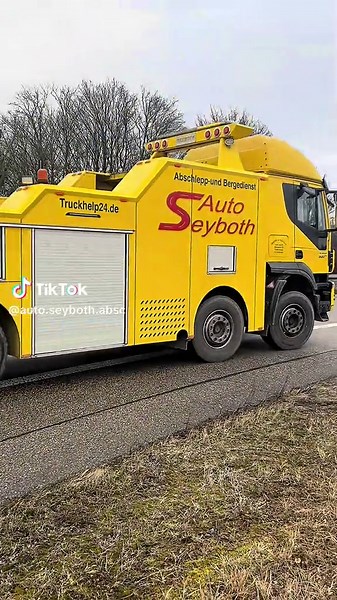 Fleißig fleißig 😁 #abschleppen #abschleppdienst #abschleppwagen #abschlepper #adac #panne #unfall #pannenhilfe #lkw #auto #m #gelbenengel #truck #haag #schwerlasttransport #autos #truckservice #service #d #deutschland #unterhaslberger #einsatzfahrt #einsatzfahrzeug #trucker #pannenfahrzeug #autotransport #schwerlast #uhbkirchdorf #towtruck #erding #ck #bayern #aufladen #autohaus #parken #technik #autohilfe #parkverbot #volvotrucks #parkplatz #werkstatt #smartphones #cls #instagood #city #mu #u 