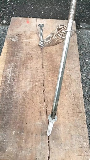 230K views · 798 reactions | Smart idea! How can you tighten a tight spring with a plastic ties! #diy #lifehacks | Tube Creative | Facebook