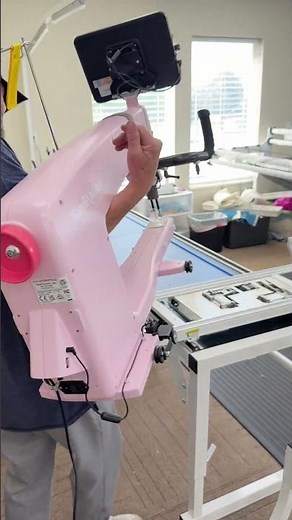 Unboxing and setting up the LIMITED EDITION Pink Amara 20 from Handi Quilter! 💖