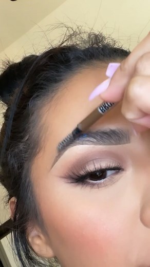 Makeup tip use eyelash as brow gel also helps save money😊 #makeuphacks #makeuptip #brows #makeup