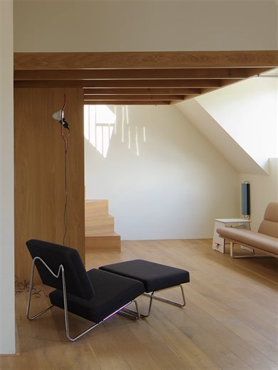 Contemporary Attic Conversion in Amsterdam: A Cozy Family Haven