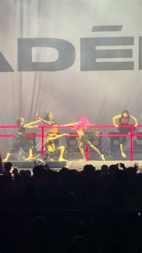 Adéla ballet dance break Demi lovato not that deep tour 04/18/2026 Philly