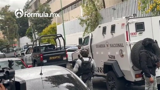 🤨Listo el operativo para recapturar a Alejandro Gilmare Mendoza, alias “El Choko”, identificado como líder de la organización delictiva “La Chokiza”, quien será nuevamente asegurado por autoridades federales en las instalaciones de la FEMDO.🔴 Video: Juan Antonio Jiménez #justicia #seguridad #CDMX | Radio Fórmula