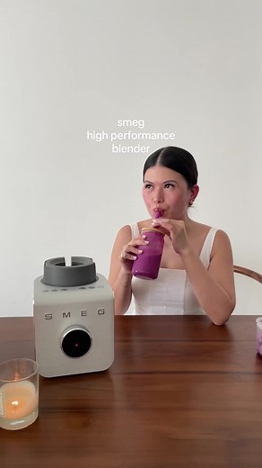 Delicious and Easy Smoothie Recipe with @SMEG Blender