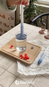 💡Cum să refolosești ceara de la lumânările vechi? 🕯️ Folosește-o pentru a decora lumânări noi și crează nuanțe și efecte unice 👉 https://bonami.shop/tutorial_lumanari Rezultatul îți va reîmprospăta casa sau va deveni un minunat cadou handmade.❤️Vei încerca această activitate creativă? Care metodă de decorare din articol îți place cel mai mult? #bonamiro | Bonami.ro