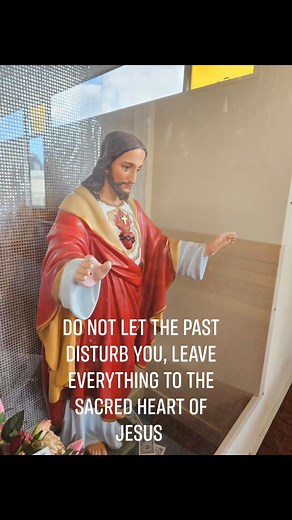 First Friday Devotion "Do not let the past disturb you, leave everything to the Sacred Heart of Jesus and begin again with joy" - St Teresa of Calcutta #MamaMary #quotes #firstfriday #devotion | Mama Mary