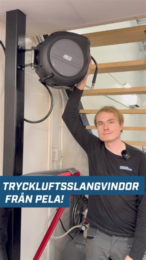 Hampus tipsar om PELA tryckluftsslangvindor - just nu på kampanj! Självupprullande, svängbara 180° och enkla att montera i både vägg och tak. Just nu får du flera modeller till riktigt bra kampanjpris! 6,5×10 mm, 12 m: 689 kr (ord. 759 kr) 12,5×17 mm, 10 m: 849 kr (ord. 997 kr) 9,5×13,5 mm, 15 m: 995 kr (ord. 1 103 kr) https://verktygsboden.se/maskin-teknik/tryckluft/slangar-vindor/tryckluftsslangvindor ————————— 📍 Adress: Källbäcksrydsgatan 1, 507 42 Borås ⏰ Öppettider: Mån–fre kl. 07–18 & lör
