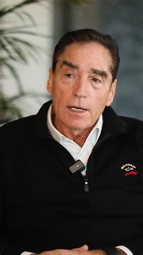 Oana Roman on Instagram: "Azi, 21 decembrie, 36 de ani de la Revoluție, 36 de ani de la Baricada de la InterContinental unde au căzut primele victime la București, primii eroi. Un moment crucial in istoria României. Va las link in bio cu podcastul facut cu tata, despre evenimentele de atunci la care el a participat in mod direct. O fila de istorie care NU trebuie uitată. La Baricada rămăseseră sub 90 de oameni 49 dintre ei au fost omorâți. Tata povestește pas cu pas ce a fost in acea seara, si m