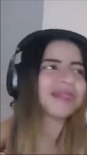 直播做愛 | Kimmikka Twitch Video 女主播邊直播邊做愛 以為無人知