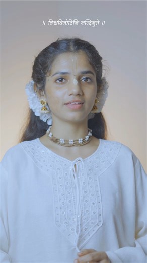 Shree Naval Kishori on Instagram: "Day 2 - Maa Brahmacharini ✨ #maa #durgamaa #durgapuja"