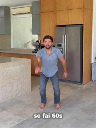 ⚡ Se non hai tempo, non ti serve l’allenamento perfetto: ti servono 10 minuti realistici. Il problema non è la tua disciplina. È che spesso ti propongono routine impossibili da incastrare tra lavoro, famiglia, stanchezza e giornate già piene. Questo circuito nasce per essere semplice, adattabile e fattibile: ❌ 60” slanci alternati sollevamento polpacci ❌ 60” passi dello sciatore, anche con sedia se ti serve supporto ❌ 40” pendolo, al muro o da seduto Poi continui con affondi laterali, plank con 