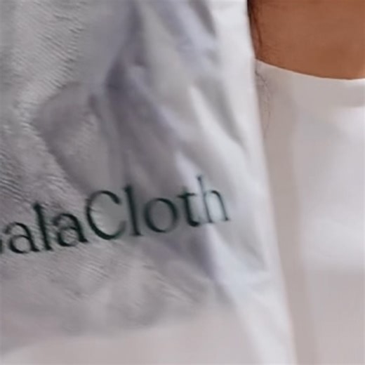 I’ve wasted so much money on “miracle cloths”… They all promised streak-free results, yet I was still left with cloudy mirrors and endless re-wiping. Then I tried KoalaCloth — and now I get the hype. No sprays. No chemicals. Just water… and everything comes up crystal clear. One wipe and my shower glass looks professionally cleaned — no lint, no water spots, no effort. I’m genuinely done with cheap microfibres that don’t deliver. KoalaCloth is my new cleaning essential 🐨✨ 👉 Buy 2, Get 1 Free —