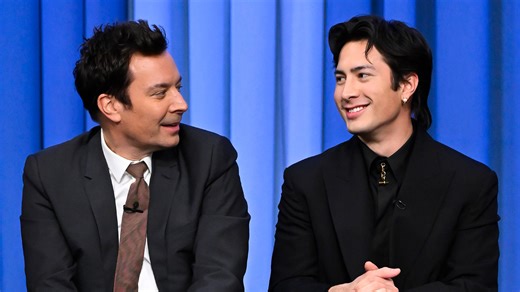 Hudson Williams teaches Jimmy a Shane Hollander-inspired hockey stretch 😳 | The Tonight Show Starring Jimmy Fallon