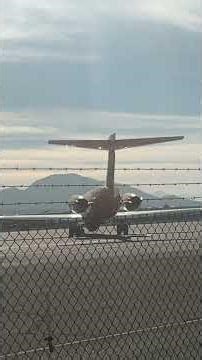 Aero Commander 680 and MD-87 taxiing at SBD