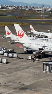 Our team of ground handling professionals are some of the unsung heroes behind every takeoff. From the skilled operators maneuvering the towing vehicle in the pushback process to the marshaling experts guiding our aircraft to the apron before proceeding to the runway, their efforts on the ground help ensure a smooth, safe, and timely departure. #FlyJAL 📷 IG @vehicle_sawada #FlyJALFriday #JapanAirlines #JAL #GroundHandling | Japan Airlines