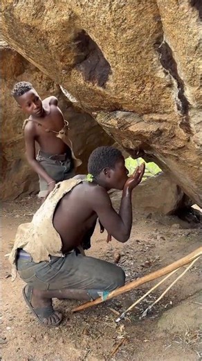 How the Day Begins for African Tribal People | #youtubeshorts #youtubefeed #africa #gkquiz #viral a