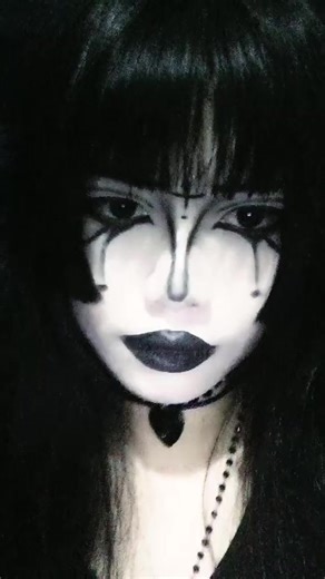 Embracing Gothic Makeup Styles