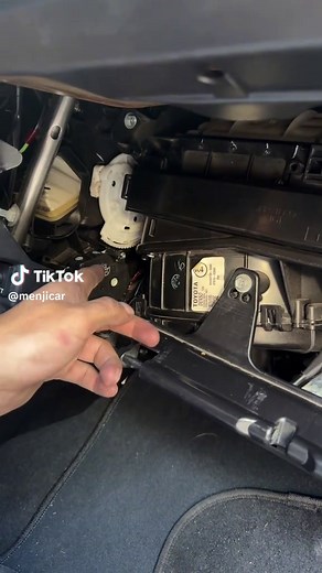 Replace Blend Door Actuator on AC System: Mobile Mechanic Guide