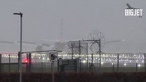 Heart-stopping moment plane avoids horrific crash at Heathrow amid storm chaos