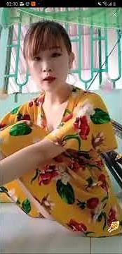 Gái xinh khoe bướm đẹp