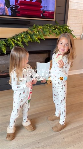 I had the kids try the viral snowman cookie photo and… honestly, it went exactly how you’d expect with four kids 😅🍪❄️ Harper (6) was SO serious about getting the perfect shot of Zoe (5 months), Max (2) dropped his cookie and immediately ate it off the floor, and Remi (4) was mostly just there for moral support. Some crying, some crumbs, a lot of chaos — but we actually ended up with the cutest holiday photo in the end 🎄✨ And if you’re wondering, Zoe’s wearing our Deep Red Brushed Waffle Sweat