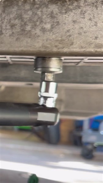 ACDelco 12V Extended Reach 3/8 Ratchet #acdelco #tools #powertools #mechanics #trucks #diy #howtotiktok #fyp @ACDelco_G.P.Autoparts