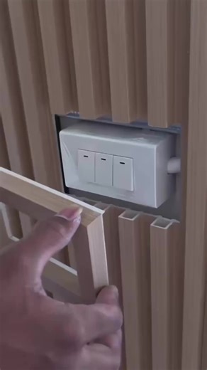 Installation d'une Prise Électrique sur Panneau Akupanel