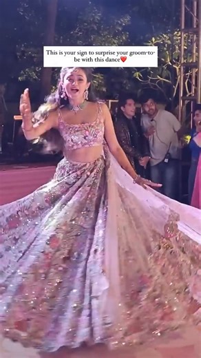 couple_dance♥️ on Instagram: "Surprise dance by bride 💕🌸"