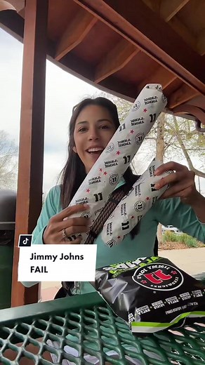 Jimmy John's Regular vs Giant Sub: A Size Comparison