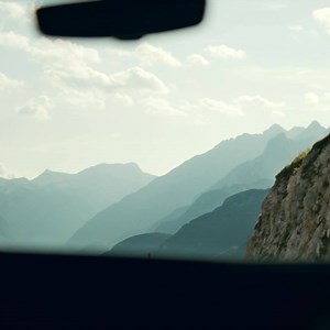 808 reactions · 75 shares | #Multivan 6.1 offre una sicurezza a 360° grazie al sistema di protezione delle fiancate, che rileva la presenza di ostacoli durante le manovre, e al Side Wind Assistant, che stabilizza il veicolo automaticamente in caso di forti raffiche di vento. Scopri tutta la sua libertà. | Volkswagen for Business | Facebook