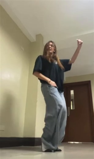 Exploring Stylish Baggy Pants Outfits for Women