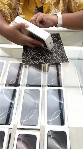 From store to smile — Phone Hub delivers! 🛍️😊#smartphone #customer #sale #teamphonehub #unboxing