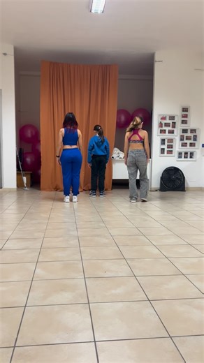 … Ieri abbiamo fatto la prima lezione del 2026 😍 Ripassato le 3 coreografie fatte da Ottobre fin ora 💪🏻 Oltre il lavoro Natalizio 😜 Abbiamo lavorato principalmente sulla coreografia che sta più dando filo da torcere 😎 #dameungrr - versione bachata - Ci lavoreremo fino a Giugno, tempo di saggio 💃🏻💃🏻 #oristano #ballidigruppo #bachata #italiacheballa | Francesca Urru