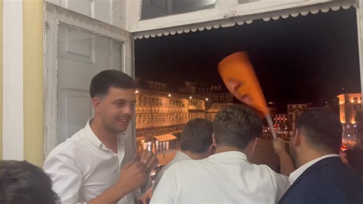 AUTÁRQUICAS 2025: na sede do PSD, festeja-se a vitória quando faltam apenas duas freguesias por apurar. | Grupo Santiago