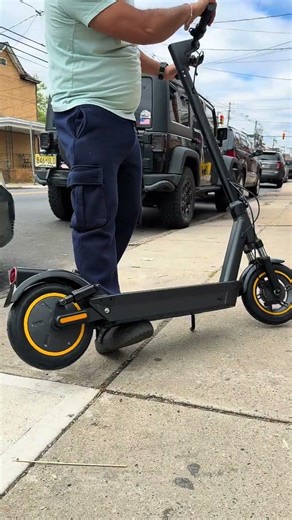 La velocidad máxima de este scooter es de 19 mph y cuenta con un motor de 500 watts #electricscooter