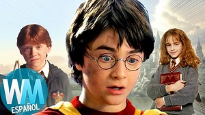 Momentos brillantes, increíbles y mágicos de la serie de películas que nos llevó al mundo mágico y nos presentó la magia de Harry Potter 🧙‍♂️ | WatchMojo Español