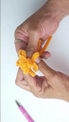 Die Kleinen aus Pfeifenputzern sind so süß, einfach zum Verlieben #diy #bastelideen #basteln