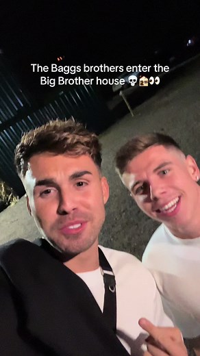 The Baggs Brothers Experience a Haunted House Jumpscare 😱