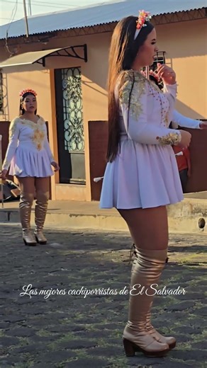 💃 Bella Cachiporrista de Lourdes Big Latin Band 🎵 #palillonas #desfile #musicband #baile #viral