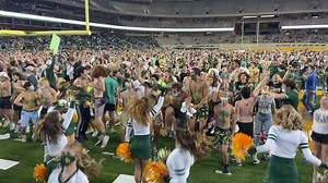 Now THAT was a first half worthy of a national championship game -- and Baylor students loved every minute of it. #SicEm | Baylor University