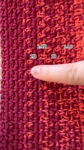 How to create a gradient between any colored yarn you’d like ✨💜 #crochet #yarn #crocheting #crochetinspiration #crochetstitch #crochettutorial | Miss Frizzle Art