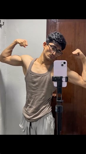 Leo on Instagram: "Biceps Workout for Beginners #gym #biceps #gymlifestyle #fyp"