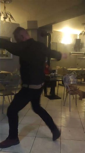 "ΧΑΜΟΣ" ΣΤΟ "ΚΑΡΑΟΚΕ" ΤΗΣ ΝΕΟΚΑΙΣΑΡΕΙΑΣ: "ΣΤΡΟΦΕΣ"...