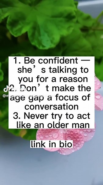 How to talk to older women and get her interested #maturewoman #olderwoman #datingover50 #datingadvice #fyp #olderwomendating