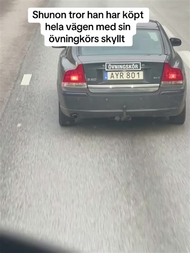 Shunon och hans övningskörning med skyltar