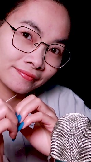 Âm thanh ASMR từ Móng Tay Giả để Thư Giãn