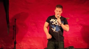Den ersten Auftritt vergisst man nie 🙏🏻 Hier ein kleiner Gag von vor 10 Jahren 😱 Wie ich da aussah 😂😂 #10jahrecomedy | Chris Tall