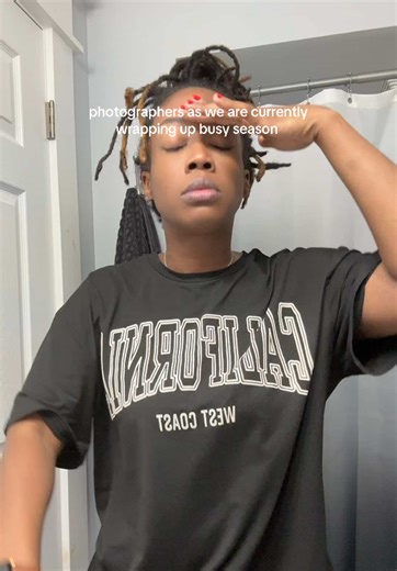 beautiful galleries going out on timeeee tho 😂😂 #photographer