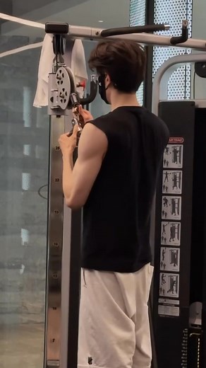 2025.11.11 LinYi Studio’s Weibo Update 🧩 คลิปเบื้องหลังการออกกำลังกายมาแล้ว! มาร่วม “ควบคุมปาก ขยับขา” ไปพร้อมกับ “หลินอี” กันเถอะ 💪 #WhenIMetTheMoon #林一 #LinYi #หลินอี #LINYILOVER_TH #บ้านคนรักหลินอี #LINYI_THAILAND | หลินอี ไทยแลนด์ LinYi Lover Thailand 林一