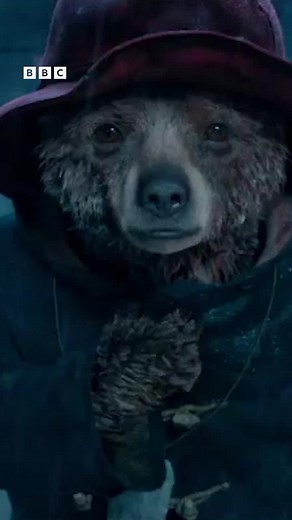 742K views · 17K reactions | A friendly palace guard brightens up Paddington's day 珞☕️ #Paddington #iPlayer #BBCiPlayer | BBC | Facebook